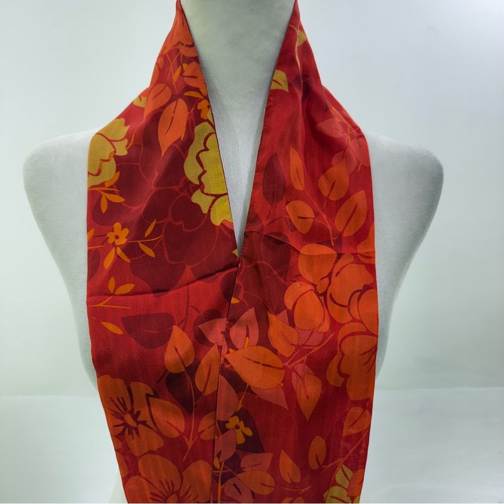🆕 TOSCEE 100% Silk Red Floral Scarf – Elegant Lightweight - Picture 4 of 8